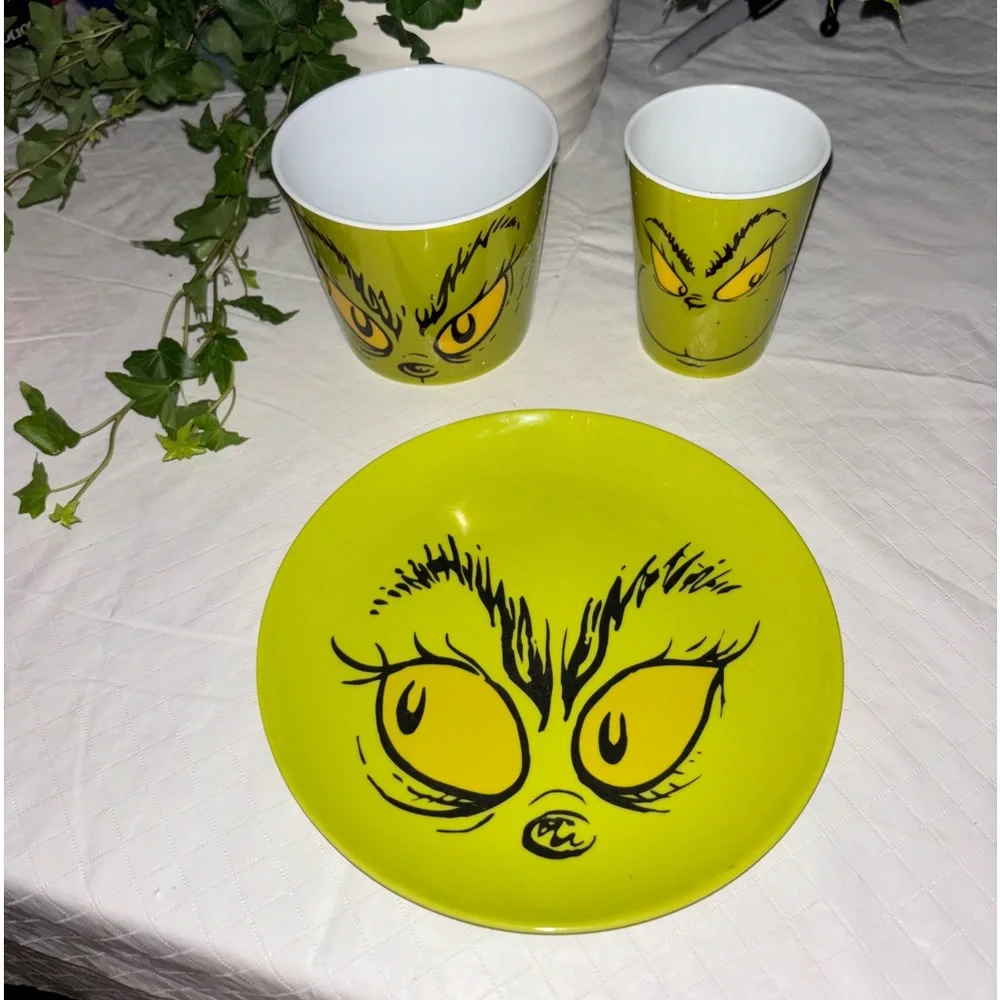 Grinch Tableware Set. - Picture 2 of 12